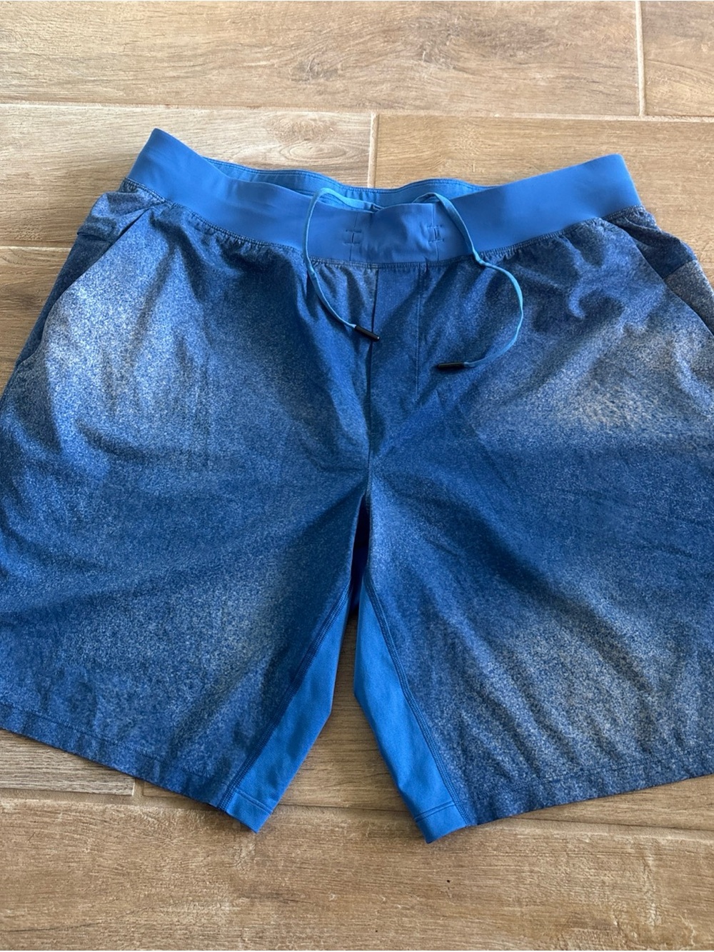 Lululemon T.H.E. Short Mens Size xxl Linerless Ocean Spray blue Pockets